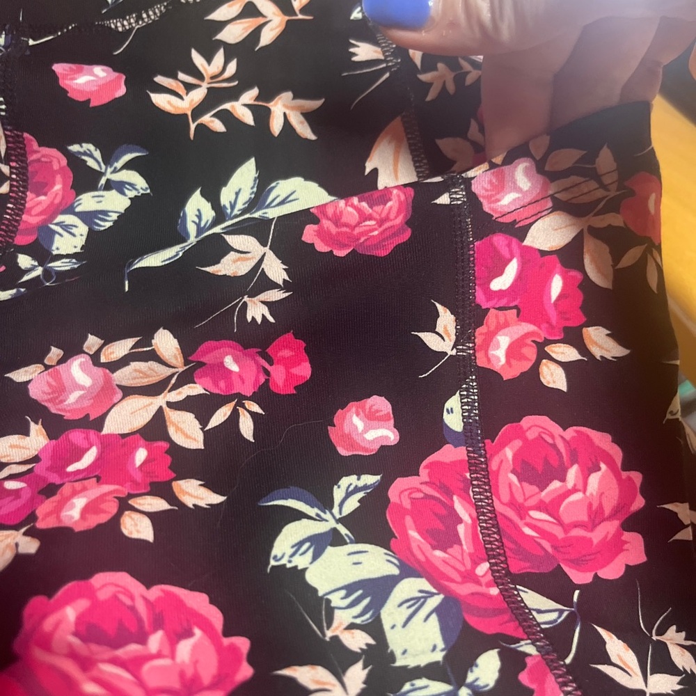Eluminary NWT Floral Rose Print Women's Leggings - Black and Pink Size S - Picture 7 of 7